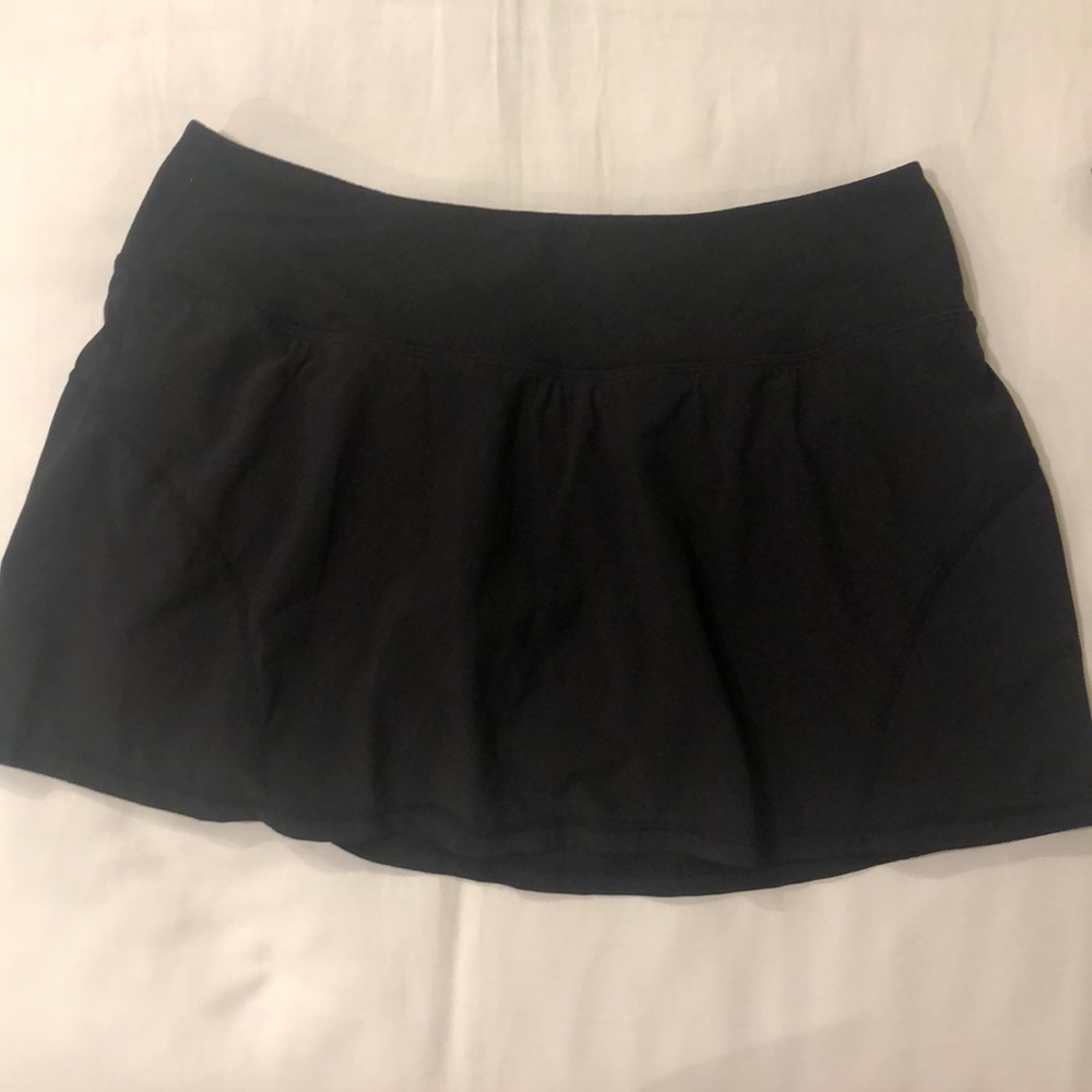 black tennis skirt (sold out online)